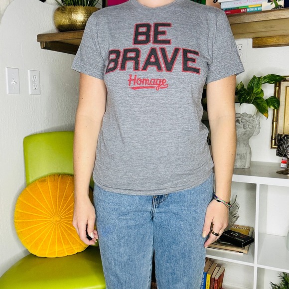 Be Brave Grey Homage Graphic Shirt (2014) Medium - Picture 2 of 3